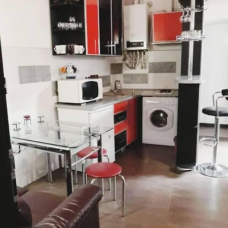 Апартаменти Біля Оперного І Форуму В Центрі Lviv Bagian luar foto
